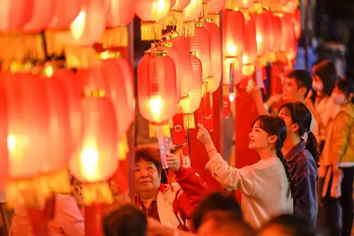 中國人為何喜歡掛燈籠？掛燈籠有何象征意義？